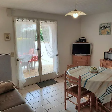 Saint-palais-sur-mer, 2 Pieces, 4 Personnes - Fr-1-305a-30 Apartment